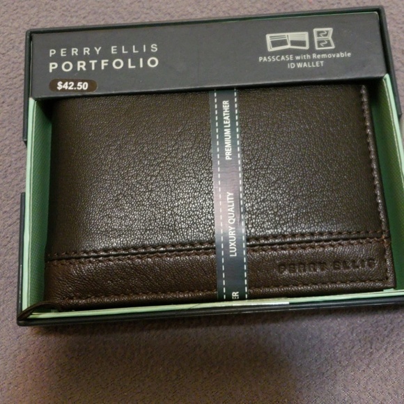 Perry Ellis Other - Perry Ellis Portfolio Wallet
